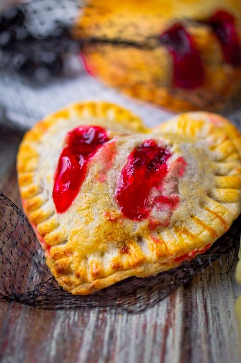 Hand Pies Halloween, Halloween Handpies, Vampire Appetizers, Twilight Desserts, Vampire Desserts, Vampire Recipes, Vampire Treats, Vampire Snacks, Vampire Food