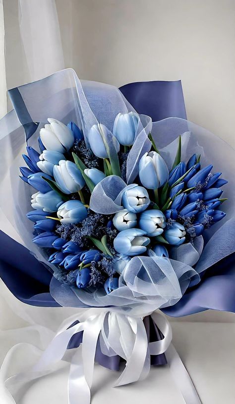 Light Bouquet, Tulip Flower Pictures, Aesthetic Tulips, Blue Flowers Bouquet, Blue Veil, Arranging Flowers, Luxury Flower Bouquets, Very Beautiful Flowers, Boquette Flowers