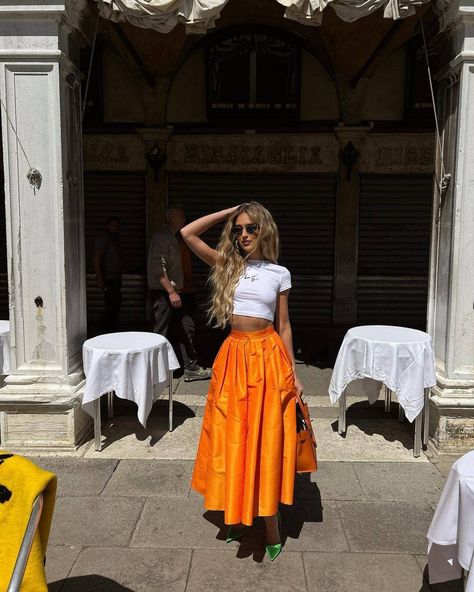 Emili Sindlev, Skirt Aesthetic, Looks Pinterest, Casual Trends, Skirt Trends, Summer Mood, Full Skirts, Streetstyle Fashion, Fashion People