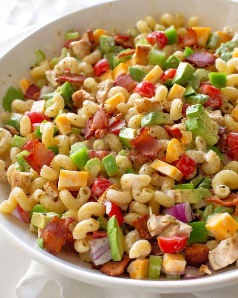 Chicken Pasta Salad Crunchy Pea Salad, Pork Soup Recipes, Pasta Bacon, Bacon Pasta Salad, Chicken Pasta Salad Recipes, The Girl Who Ate Everything, Cold Pasta Salad Recipes, Blt Pasta Salads, Chopped Salad Recipes