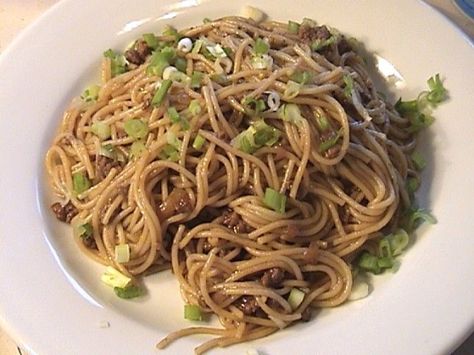 Spicy Schezwan Noodles With Beef, Szechuan Noodles, Schezwan Noodles, Beef Sauce, Spicy Dishes, Spicy Beef, Beef And Noodles, Hoisin Sauce, Saute Onions