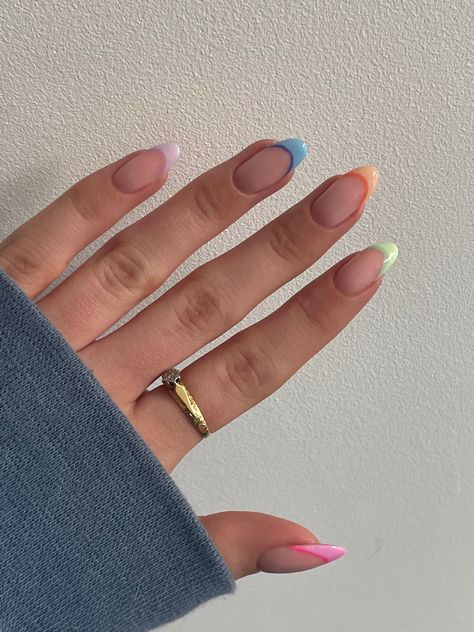 Nail Inspo 2023 French Tip, Nail Ideas For Summer Simple, Summery Nails 2022, Summer Nail Ideas French Tips, Cute Tip Nails, Summer Nails French Tip Color Combos, French Tip Nails Inspiration, Two Tone French Tip Nails, Cute French Tip Nails Acrylic