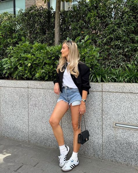 42 BEST COLLEGE OUTFITS FOR YOU TO ROCK IN CLASS - Stylin by Sarita Summer Outfits With Shorts, Casual Back To School Outfits, Back To School Outfits Ideas, Adidas Samba Outfit Women, Outfits With Shorts, School Outfits Ideas, Samba Sneakers, University Outfits, Cute College Outfits