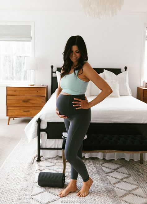 Roundup of the 6 BEST maternity leggings! - Mint Arrow Best Maternity Leggings, Maternity Workout Clothes, Mint Arrow, Baby Bump Style, Long Tunic Tops, Maternity Tank Tops, Bump Style, Legging Outfits, Home Workouts