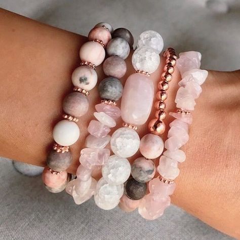 Pink Quartz Jewelry, Beads Bracelet Design, Quartz Jewelry, Homemade Jewelry, Handmade Wire Jewelry, Gemstone Beaded Bracelets, Beaded Bracelets Diy, Bracelet Crafts, Diy Schmuck