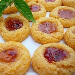 Cheesy Thumbprint Cookies, Jalapeno Jelly Uses, What To Do With Red Pepper Jelly, Pepper Jelly Appetizer Cream Cheeses, Hot Pepper Jelly Uses, Recipes Using Red Pepper Jelly, How To Serve Pepper Jelly, How To Use Pepper Jelly, Pepper Jelly Uses