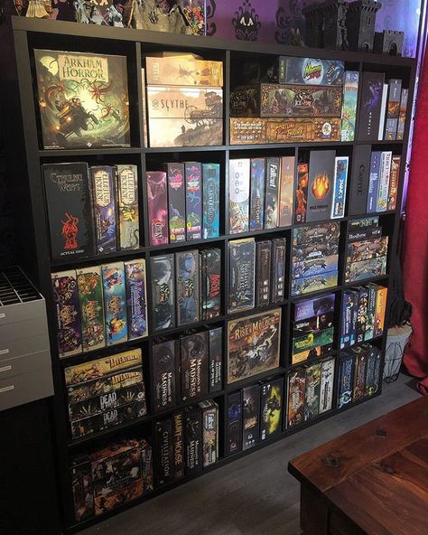 Game Room Board Games, Board Games Collection, Board Games Shelf, Boardgame Room Idea, Boardgame Rooms, How To Store Board Games, Tabletop Game Room, Board Game Display, Dream Game Room