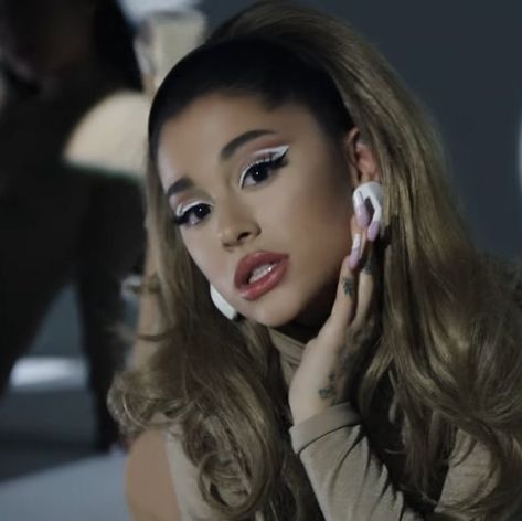 Ariana Grande Pfp, Ariana Grande 34 35, Ariana Grande Cute, Ariana Grande Style, Ariana Grande Wallpaper, Ariana Grande Photoshoot, Ariana Grande Photos, Ariana Grande Pictures, Ariana G