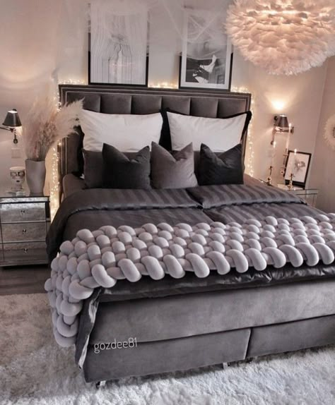 Dark Neutral Bedding Ideas, Cozy Glam Bedroom Modern, Black Luxury Bedroom, Cozy Glam Bedroom, Nice Bedrooms, Glam Bedroom Decor, Grey Bedroom Decor, Adult Bedding, Luxury Room Bedroom