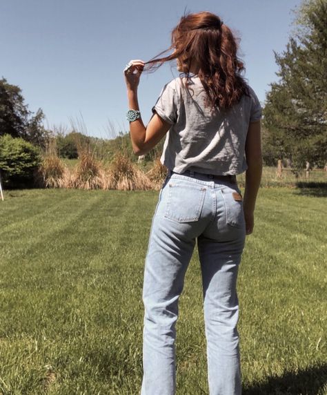 Light Wash Wrangler Jeans Outfit, Black Wrangler Jeans Outfit, Wrangler Jeans Women's Outfit, Wrangler Jeans Outfit, Showing Outfits, Wrangler Fashion, Wrangler Jeans Women's, Punchy Outfits, Denim Jeans Outfit