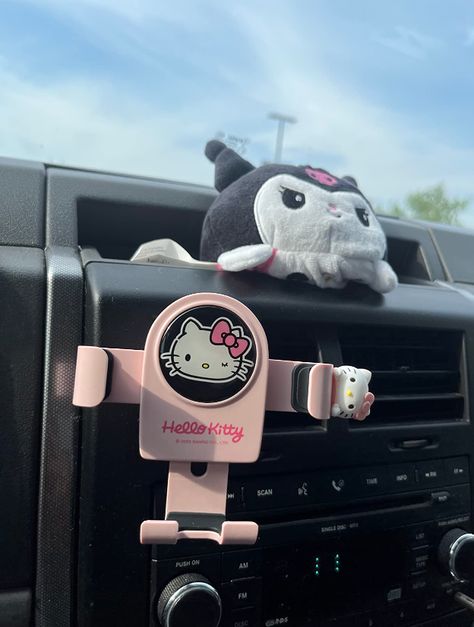 Cute Phone Holder For Car, Pink Car Decorations, Kuromi Car Accessories, Cute Car Interior Ideas, Car Accessories For Girls Interior, Sanrio Car, Car Accessories Pink, Hello Kitty Car Accessories, Phone Mount For Car