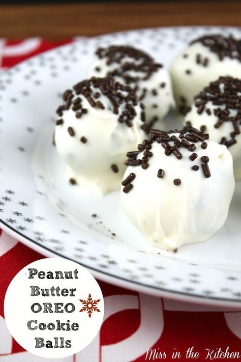 Peanut Butter OREO Cookie Balls Healthy Holiday Treats, Chocolate Clusters, Holiday Treats Recipes, Oreo Cookie Balls, Easy Holiday Treats, Cookie Balls, Peanut Butter Oreo, Oreo Balls, Oreo Recipes