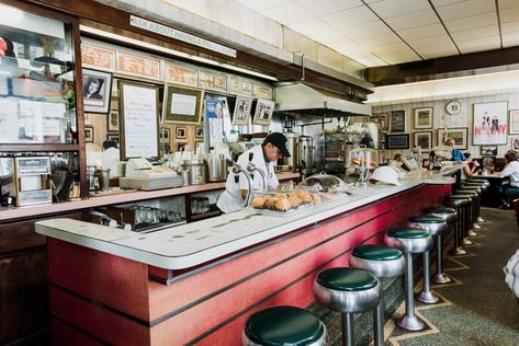 New York Diner Aesthetic, New York Diner, Lovers Entwined, Diner Nyc, Dinner In New York City, Diner Aesthetic, Diner Sign, Romantic Restaurants, Usa City