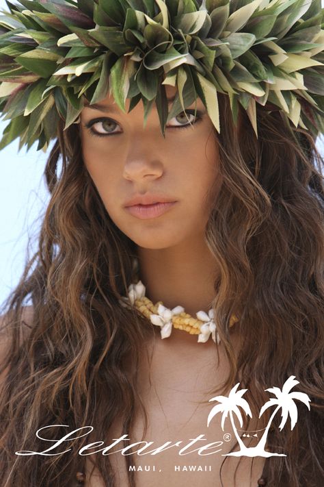 Michelle Vawer + Letarte = Leradness. Hawaii Hairstyle, Haku Lei, Ori Tahiti, Hawaiian Hairstyles, Polynesian Dance, Hawaiian Woman, Hawaiian Dancers, Flower Lei, Hula Dancers