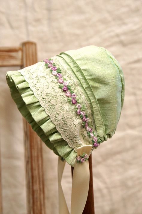 Silk and lace baby bonnet infant photo prop by StarlitesChild, $35.00 Lace Baby Bonnet, Pola Topi, Diy Sy, Newborn Bonnet, Silk And Lace, Baby Bonnets, Doll Hat, Heirloom Sewing, Baby Bonnet