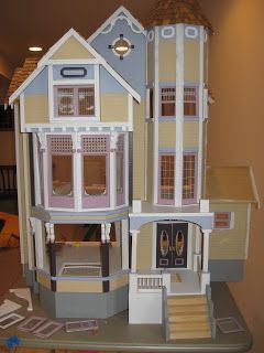 I found another gem!  This is a huge gorgeous dollhouse made by Dura Craft.  It's called the Marquam Hill Mansion.  It has 3 stories and 8 r... Dollhouse Exterior, Real Good Toys, Paper Buildings, It’s A Small World, Tiny Furniture, Dollhouse Projects, Dollhouse Ideas, Victorian Dollhouse, Dollhouse Kits