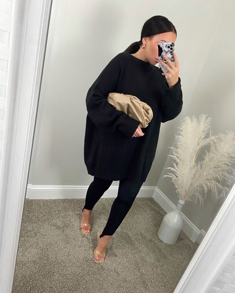 Women's Fall Outfits 2023, Sunday Dinner Outfit Fall, Dressed Up Leggings Outfit, Classy Leggings Outfit, Stirrup Leggings Outfit, Casual Dressy Outfits For Women, Karolina Cruz, Wfh Attire, Fall 2020 Fashion Trends