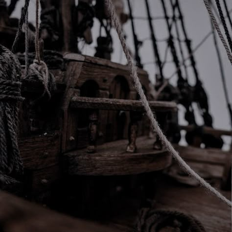 Dark Pirate Aesthetic, Pirates Aesthetic, Pirate Vibes, Pirate Core, Daughter Of The Pirate King, Pirate Aesthetic, Story Concepts, Pirate Books, A Pirates Life For Me