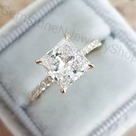 Princess Cut Engagement Rings Gold, Square Cut Engagement Rings, Princess Wedding Rings, Wedding Fancy, Princess Cut Engagement Ring, Square Engagement Rings, Nature Engagement Ring, Dainty Wedding Ring, Princess Cut Engagement