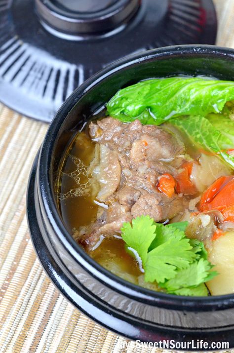 This fall off the bone Pressure Cooker Filipino Oxtail Soup Recipe will surely please your family. A delicious soup broth with tender juicy Oxtail meat. Oxtail Crockpot, Meat Crockpot, Oxtail Soup Recipe, Soup Crockpot, Oxtail Soup, Oxtail Recipes, Soup Broth, Crock Pot Soup, Instapot Recipes