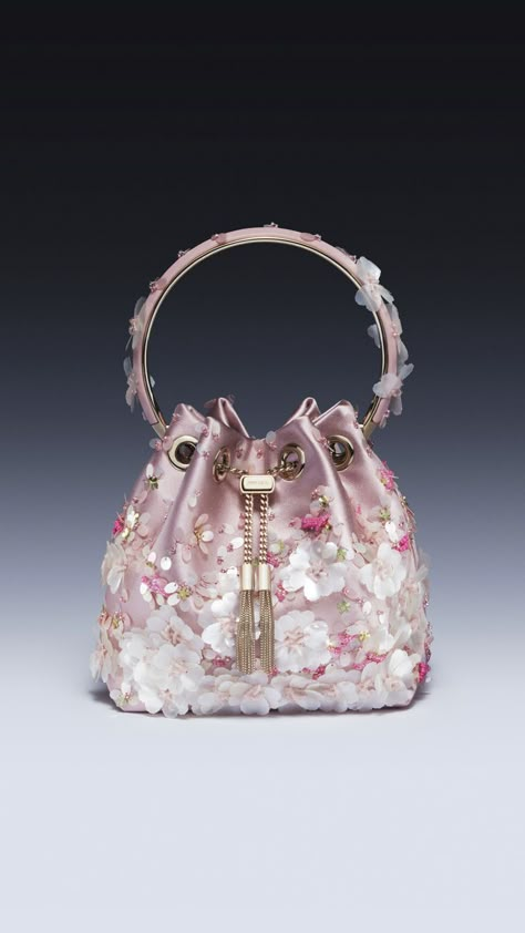 #crossbodybags #fashionaccessories #handbags #trendybags #stylishbags #musthavebags #purseaddict #baglover #outfitaccessories #everydaybag #ontheblog #bagobsessed #baggoals #baginspo #bagoftheday Jimmy Choo Bon Bon Bag, Fancy Purses, My Style Bags, Free Crochet Bag, Diy Bag Designs, Collage Techniques, Indian Jewellery Design Earrings, Potli Bags, Girly Bags