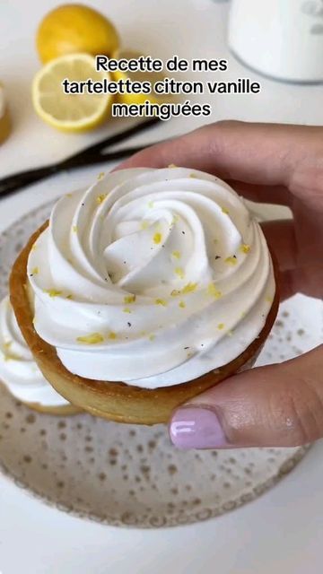 Mini Meringues, Hand Pie, Lemon Meringue Pie, December 23, Sweet Taste, Cafe Food, Sweet Recipes, Food Lover, Cake Recipes