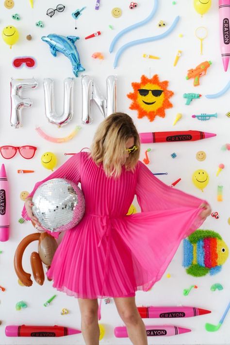 Fun Photo Backdrop Ideas, Summer Photobooth Ideas, Kindergarten Photo Backdrop, Creative Photo Backdrop, Preschool Photo Backdrop, Summer Photo Backdrop, National Pink Day, Picture Backdrop, Photobooth Backdrop