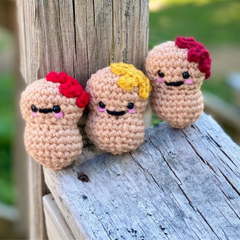 Chicken Nugget Amigurumi, Crochet Chicken Nugget Pattern Free, Nugget Crochet, Kawaii Decor, Food Plushies, Easy Amigurumi Pattern, Felt Flower Tutorial, Easy Amigurumi, Nerd Games