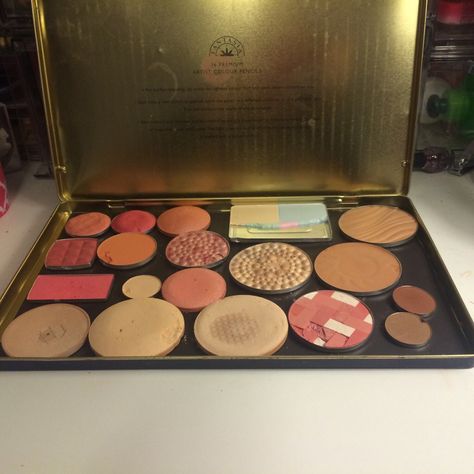 Milani Blush, Z Palette, Palette Wall, Magnetic Palette, Diy Cosmetics, Art Activities, Working Area, 15 Minutes, Makeup Yourself