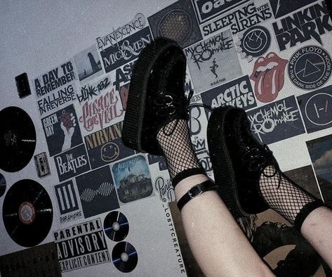 2014 Grunge, Aesthetic Tumblr, Grunge Aesthetic, Stockings, Tumblr, Tv, Wall, Black