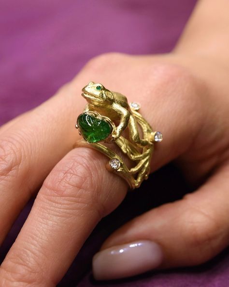 Allow us to introduce one of our newest masterpieces - The climbing Treefrog Ring holds our little green-eyed friend on a pedestal, so he can hold up his Tsavorite heart to you. Anthony Lent, Climbing, Instagram Photos, Ring, Green, Instagram