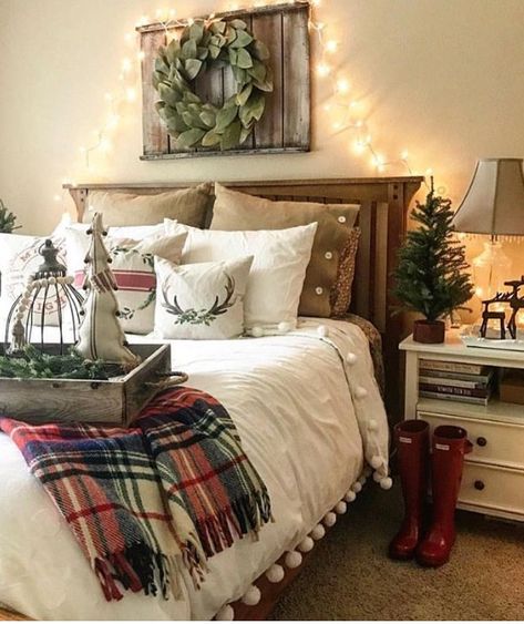 Love the color combinations in general, not just for christmas Christmas Bed, Pretty Bedrooms, Rustic Farmhouse Bedroom, Farmhouse Bedroom Decor Ideas, Room 2023, Farmhouse Style Bedrooms, Cabin Bedroom, Modern Farmhouse Bedroom, For Christmas