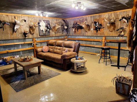 Interior Shop Ideas, Basement Hunting Room, Hunting Shop Interior, Garage Hunting Man Cave, Hunter Trophy Room, Man Cave With Deer Mounts, Hunting Room Ideas, Deer Hunter Man Cave Basement, Hunting Room Design