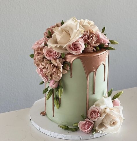 Pink Green Wedding Cake, Sage Green Birthday Cake, Floral Cake Birthday, Green Birthday Cakes, Ugly Cakes, Rose Gold Wedding Cakes, Pink Green Wedding, Rose Gold Cake, 80 Birthday Cake