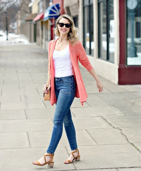 coral cardigan Salmon Cardigan Outfit, Coral Cardigan Outfits, Coral Outfit Ideas, Short Cardigan Outfit, Coral Dress Outfit, Dramatic Summer, Outfit Trabajo, Coral Outfit, Penny Pincher Fashion