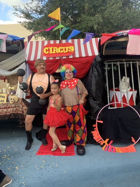 Carnival Truck Or Treat, Trunk Or Treat Clown Theme, Circus Trunk Or Treat Ideas For Cars, Circus Themed Trunk Or Treat, Trunk Or Treat Carnival Theme, Trunk Or Treat Circus Theme, Trunk Or Treat Circus, Circus Theme Trunk Or Treat Ideas, Clown Trunk Or Treat