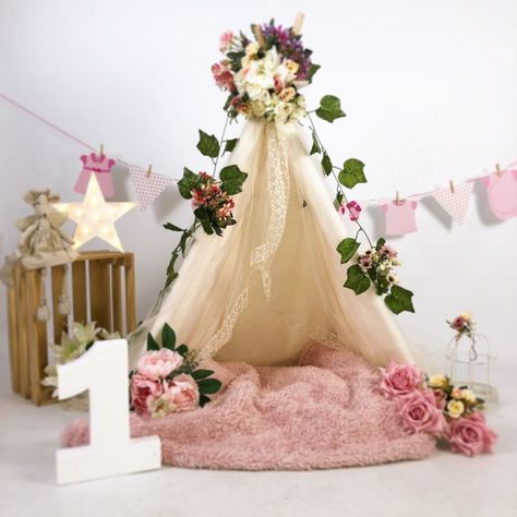 Photoshoot Set Up Ideas, Diy Newborn Photography, طفلة حديثة الولادة, Baby Photography Backdrop, Baby Birthday Photoshoot, 1st Birthday Girl Decorations, Baby Birthday Decorations, Photoshoot Backdrops, 1st Birthday Photoshoot