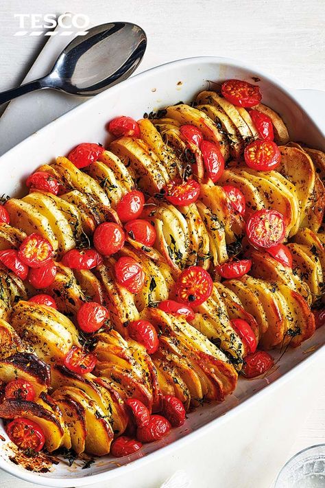 Tomato Potato Bake, Roasted Tomatoes And Potatoes, Potatoes Tomatoes Recipe, Christmas Roasted Potatoes, Roasted Potatoes And Tomatoes, Potatoes And Tomatoes Recipes, Tomato And Potato Recipes, Tomato Potato Recipe, Potato And Tomato Recipes