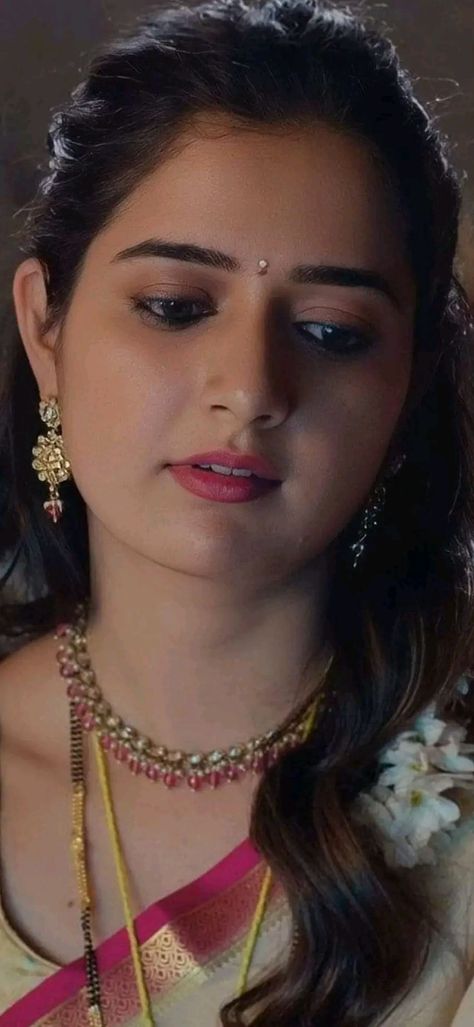 Aashika Ranganath, Nayanthara Hairstyle, Ashika Ranganath, Mangal Sutra, Human Pictures, Gf Material, Women Aesthetic, Beautiful Photoshoot, Beautiful Dresses Short