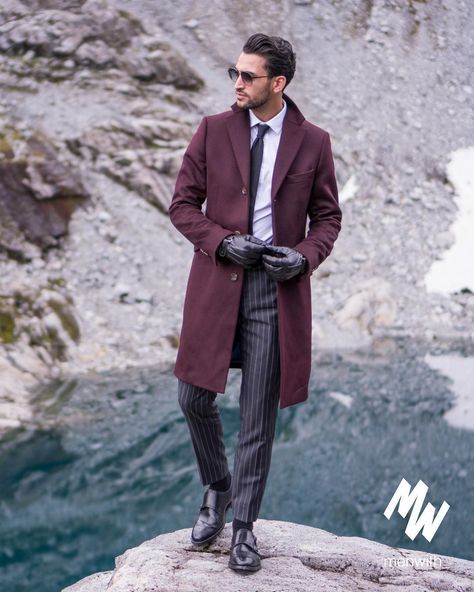 Burgundy Coat Outfit, Burgundy Outfit Ideas, Burgundy Trench Coat, Burgundy Coat, Burgundy Outfit, Minimal Street Style, Trench Coat Outfit, Coat Outfit, Trench Coat Men