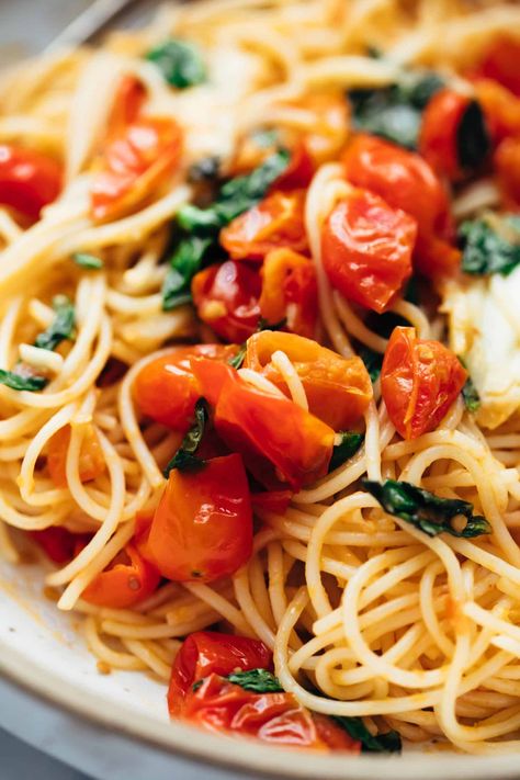 Tomato Basil Pasta (15 minutes) - My Food Story Little Tomatoes Recipes, Pasta Cherry Tomatoes Basil, Pasta With Roma Tomatoes, What To Do With Lots Of Cherry Tomatoes, Pasta With Cherry Tomatoes And Basil, Pasta And Tomatoes, Roma Tomato Pasta, Dinners Pasta, Pasta With Fresh Tomatoes