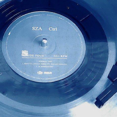 Blue vinyl record classic cheengu blue #vinyl #blue #classic Light Blue Music Aesthetic, Baby Blue Aesthetic Vintage, Blue Playlist Covers, Light Blue And White Aesthetic, Blue Asthetics Photos, Blue Music Aesthetic, Blue Baddie Aesthetic, Cheengu Blue, Blue Record