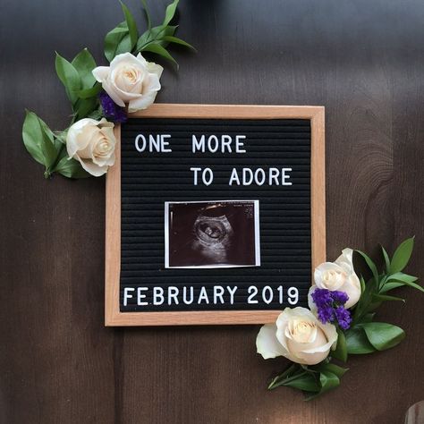 Letter board Pregnancy announcement One More To Adore, Baby 2 Announcement, Second Baby Announcements, Vogue Kids, Cute Pregnancy Announcement, Baby Sleep Problems, Shower Bebe, Ulsan, Pregnant Mom