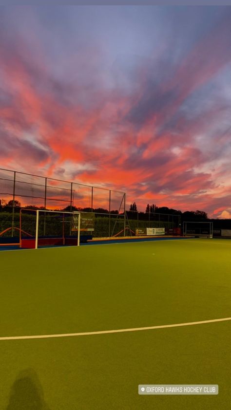 Mens Field Hockey, Hockey Pictures, Soccer Photography, Field Wallpaper, Soccer Inspiration, Football Pitch, Sky Pictures, Girls Soccer, Sports Wallpapers