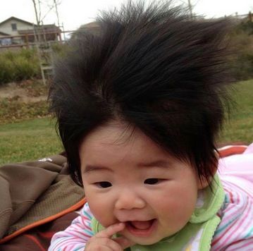 Funny hair Hair Wind, Hair Funny, Baby Boy Hairstyles, Wacky Hair, Cool Baby, Wild Hair, We Are The World, Expecting Baby, Boys Haircuts