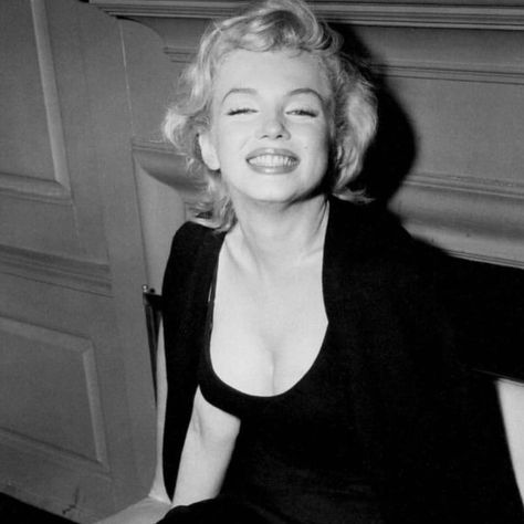 Today would’ve been Marilyn Monroe’s 98th birthday! An enternal legend. 📺: Marilyn Monroe interview clip, New York, mid-1950s 🎶: Nirvana Fashion Hacks, Best Fashion, Marilyn Monroe, Interview, Black And White, On Instagram, Fashion Tips, White, Black