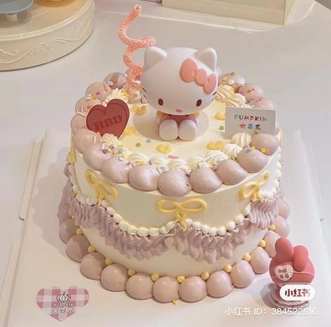 Hello Kitty Cakes, Heart Cake Designs, Tort Hello Kitty, Vintage Cake Decorating, Kitty Birthday Cake, Vintage Heart Cake, Hello Kitty Birthday Cake, Vintage Cakes, Kawaii Cooking