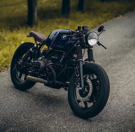 Top 👍🏻 Love this Bike Bmw R100 RT by @nctmotorcycles… Bikes Bmw, Norton Cafe Racer, Vespa Bike, Suzuki Cafe Racer, Ducati Cafe Racer, Tracker Motorcycle, Brat Cafe, Bmw R100, Cafe Racer Design