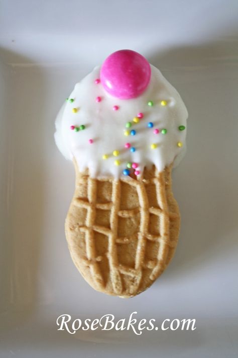 Nutter Butter Ice Cream Cone(: so cute! Butter Ice Cream, Sandwich Bar, Ice Cream Birthday Party, Nutter Butter, Ice Cream Social, Summer Cookies, Ice Cream Birthday, Köstliche Desserts, Ice Cream Party