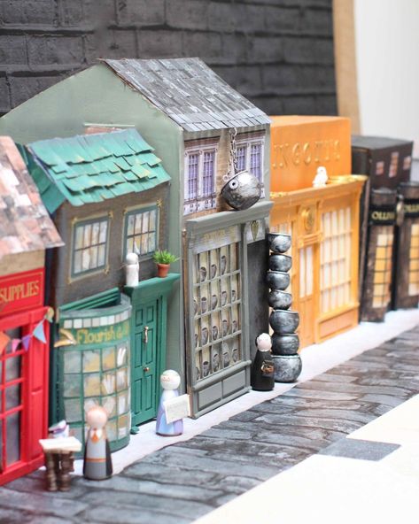 Diagon Alley is finished! (what will we do with our glue gun now?!) Diagon Alley Diy Cardboard, Cardboard Diagon Alley, Painted Cardboard Boxes, Painting Cardboard Boxes, Harry Potter Weihnachten, Painting Cardboard, Harry Potter Diagon Alley, Large Cardboard Boxes, Harry Potter Dolls